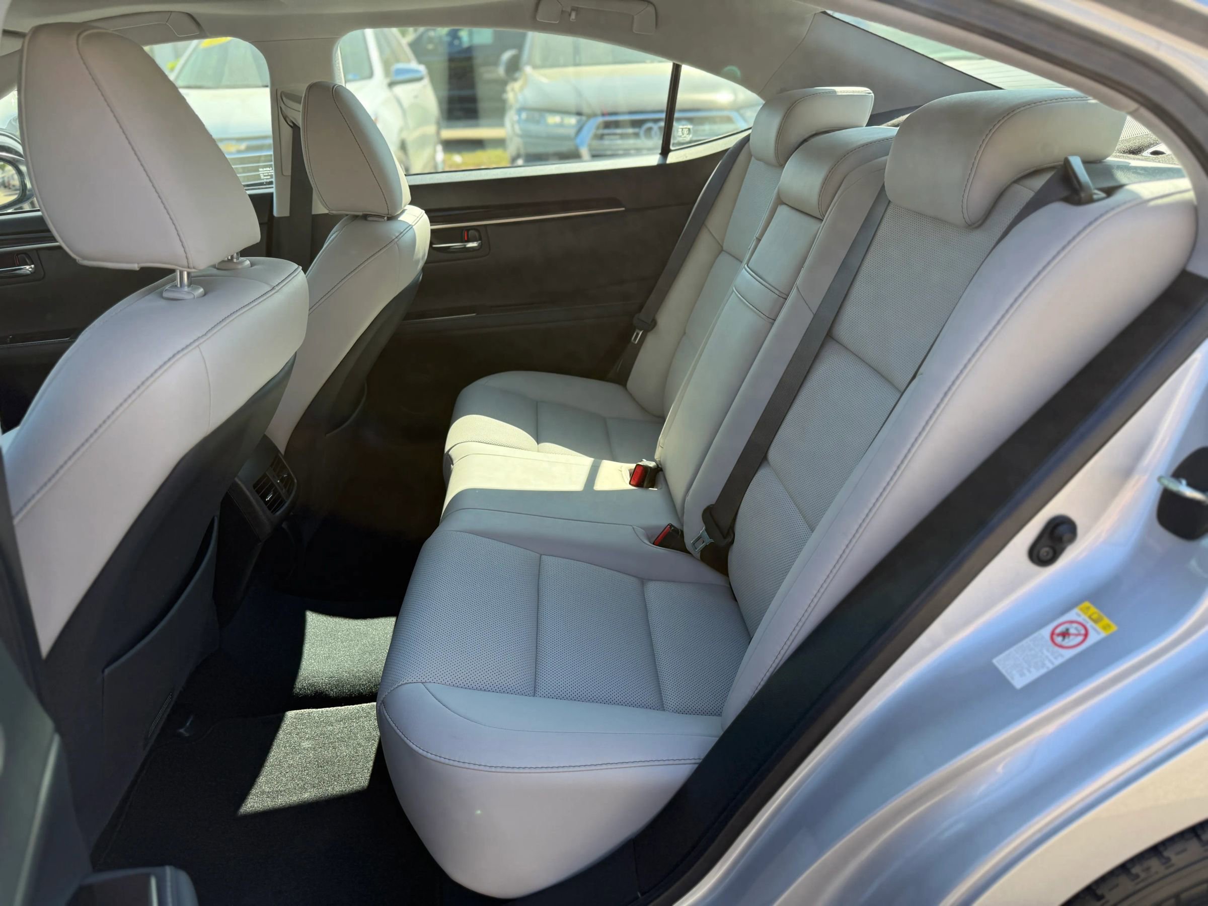 Used 2018 Lexus ES 350 w/ Navigation System Package image 15