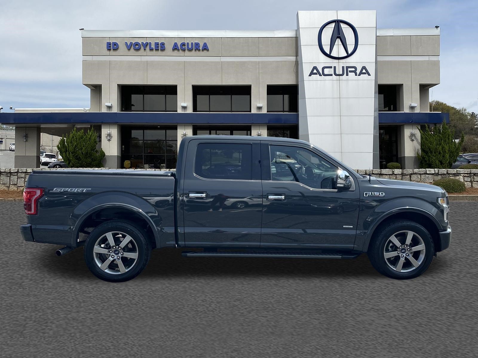 Used 2016 Ford F150 XLT w/ Equipment Group 302A Luxury RWD image 4