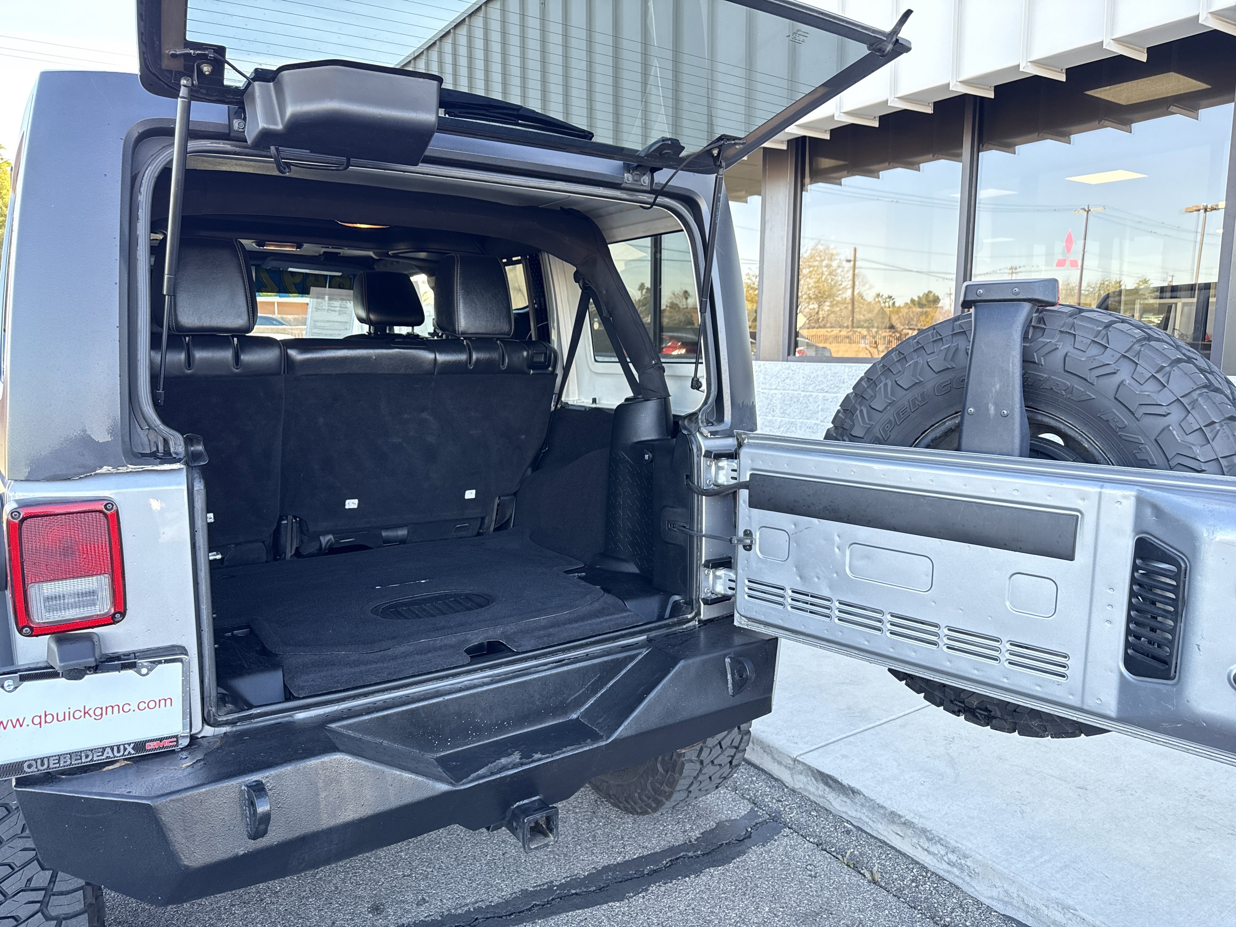 Used 2015 Jeep Wrangler Unlimited Rubicon w/ Connectivity Group image 12