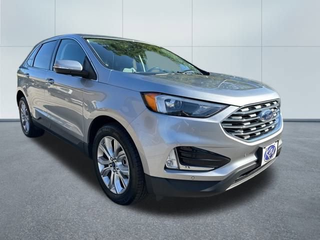 Used 2022 Ford Edge Titanium image 2