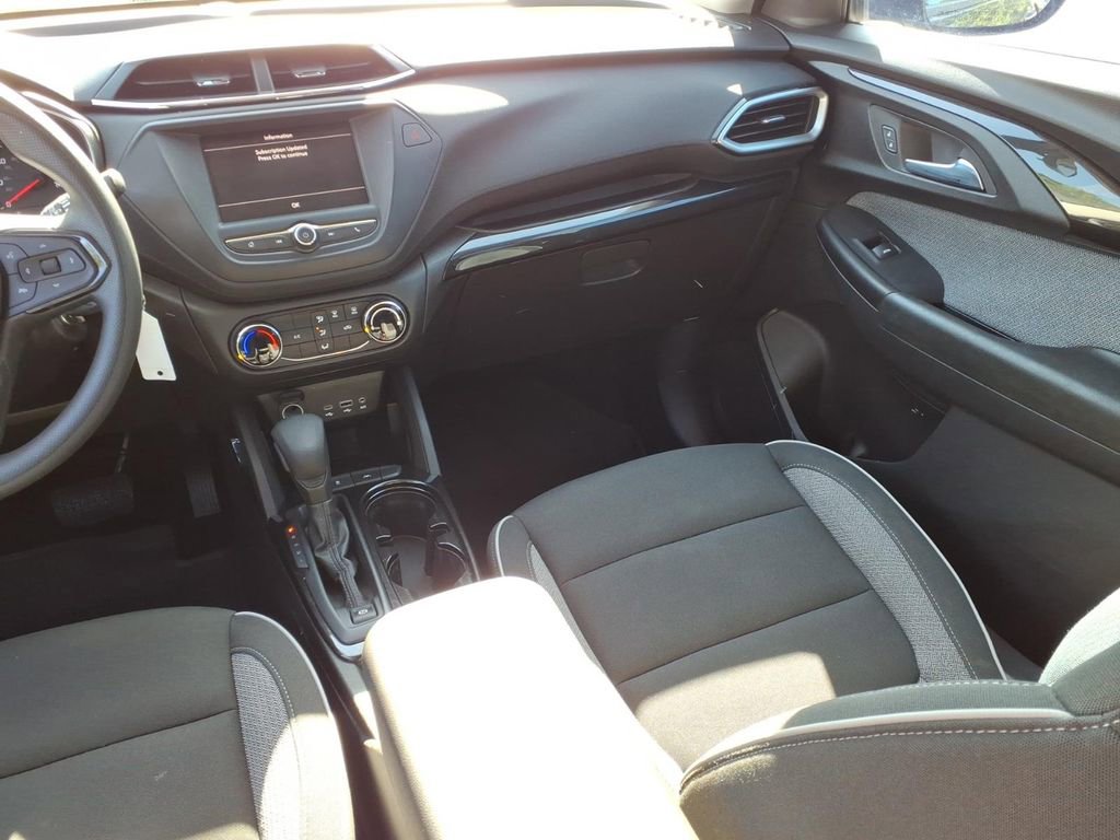 Used 2023 Chevrolet TrailBlazer LS FWD image 12