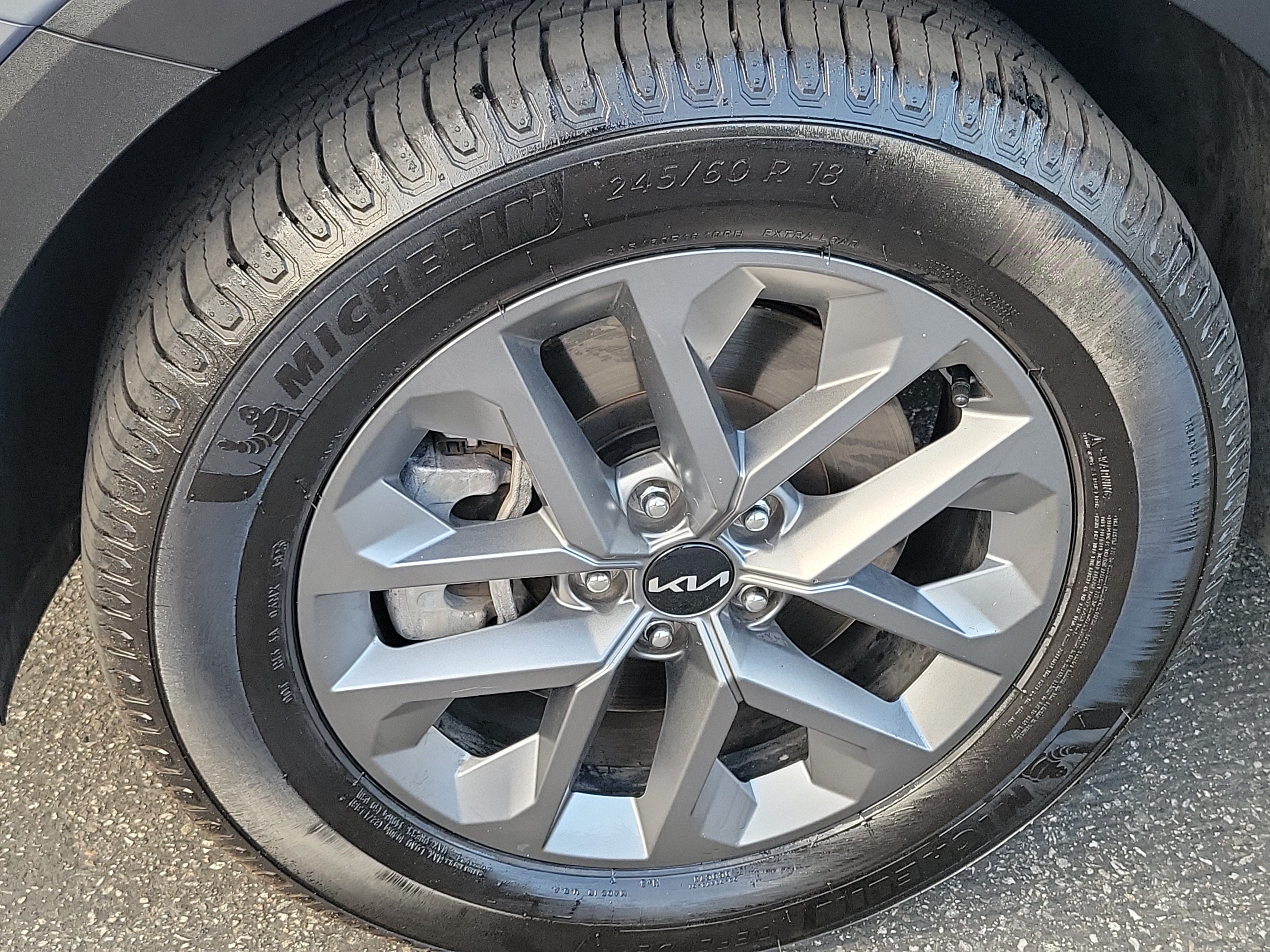 Used 2025 Kia Telluride LX FWD image 7