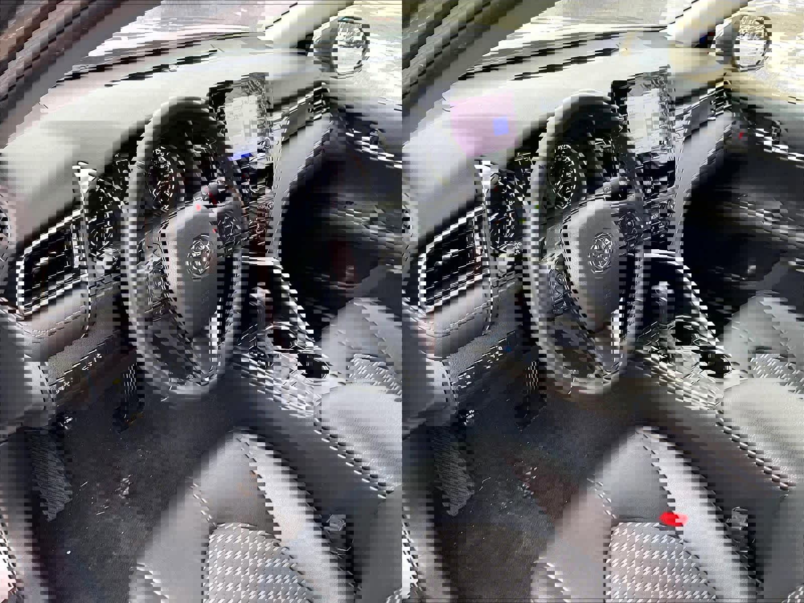 Used 2024 Toyota Camry SE image 8