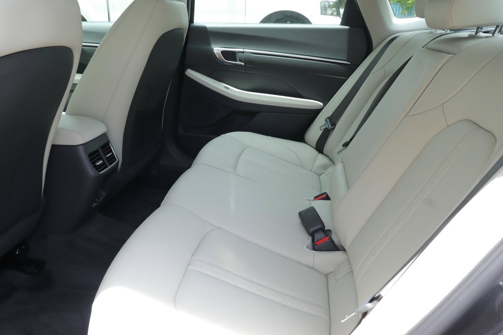 Used 2023 Hyundai Sonata Limited FWD image 13
