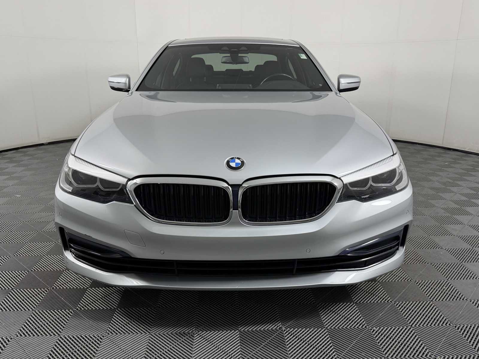 Used 2019 BMW 530e w/ Convenience Package RWD image 2