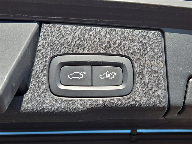 Used 2022 Volvo XC60 B5 Momentum w/ Climate Package image 31