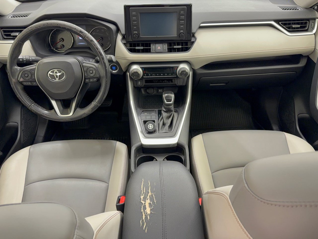 Used 2019 Toyota RAV4 XLE Premium FWD image 17