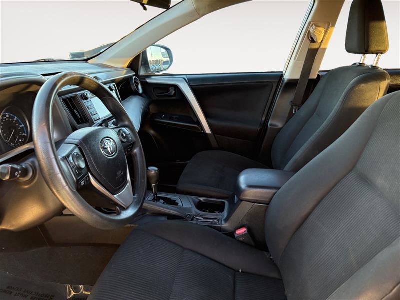 Used 2018 Toyota RAV4 LE w/ Carpet Mat Package image 9