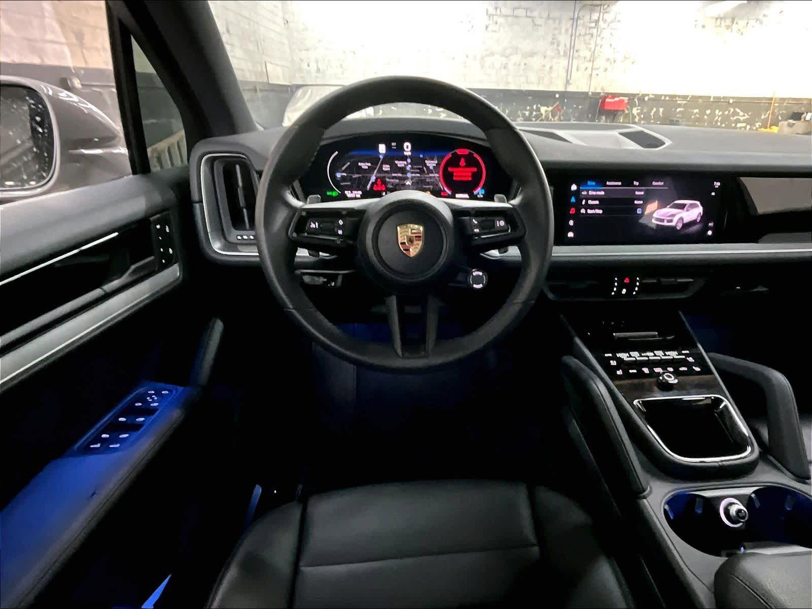 Used 2025 Porsche Cayenne image 7