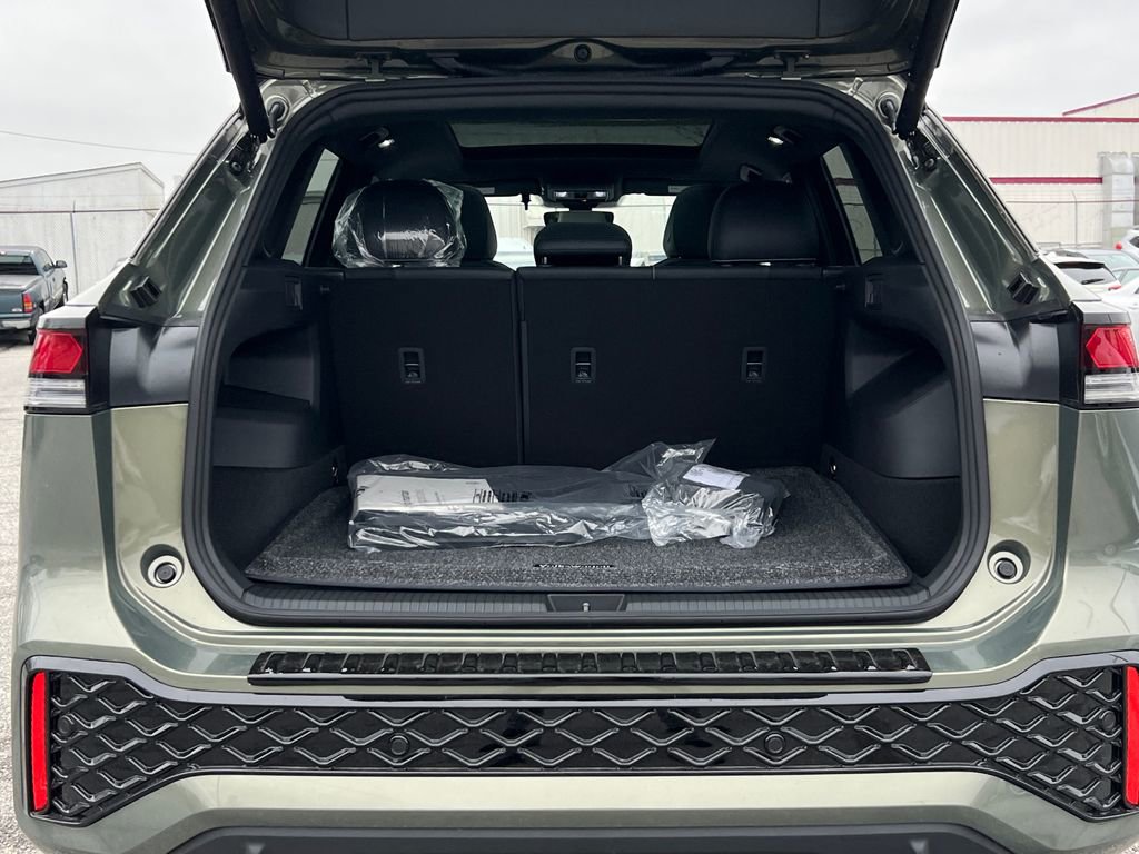 New 2026 Volkswagen Tiguan SE R-Line image 16