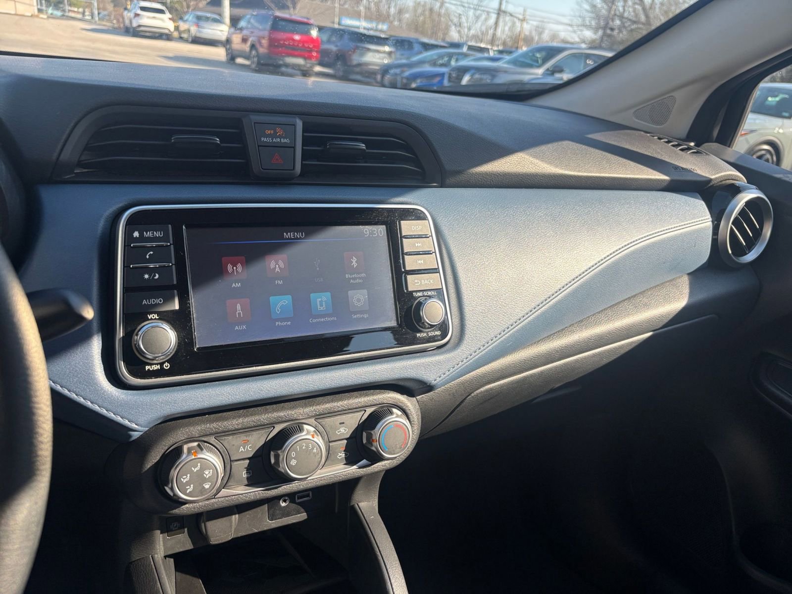 Used 2025 Nissan Versa SV image 33