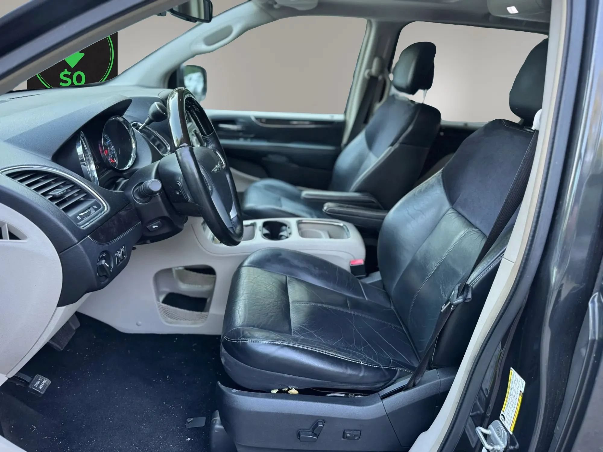 Used 2012 Chrysler Town & Country Limited w/ Luxury Group FWD image 11