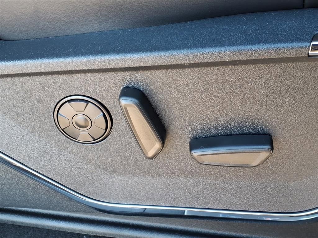 New 2026 Ford F350 Platinum w/ FX4 Off-Road Package image 12