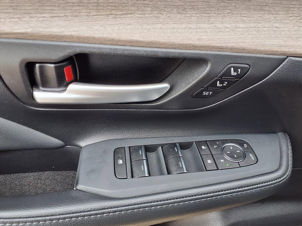 Used 2024 Toyota Grand Highlander Limited image 22