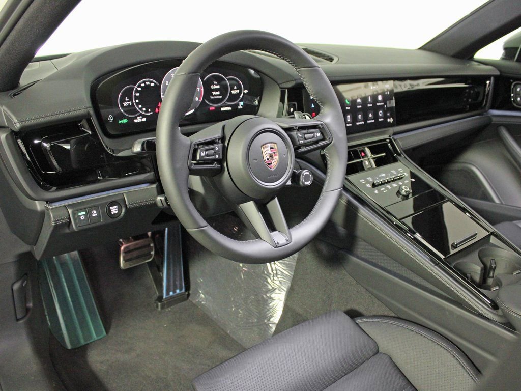 Certified 2025 Porsche Panamera 4 image 4