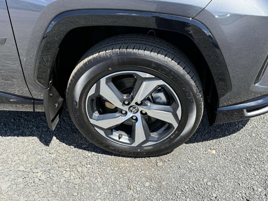 Used 2025 Toyota RAV4 SE image 7