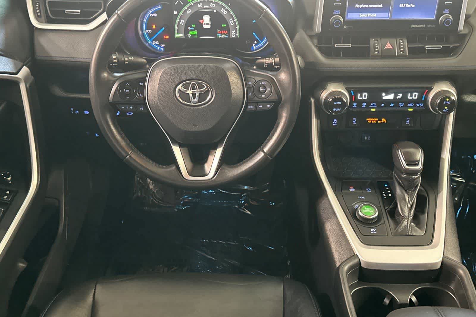 Used 2019 Toyota RAV4 XSE w/ XSE Weather Package AWD/4WD image 16