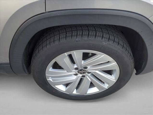 Used 2020 Volkswagen Atlas Cross Sport SE w/ Towing Package image 21