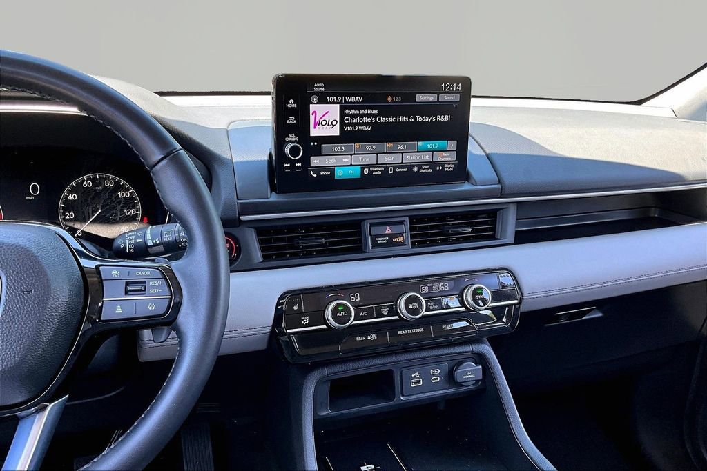 Used 2025 Honda Pilot EX-L image 10