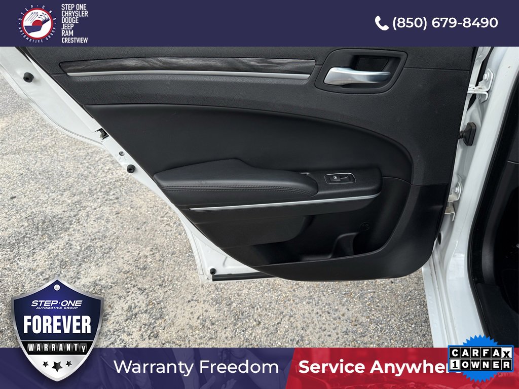 Used 2022 Chrysler 300 Touring image 31