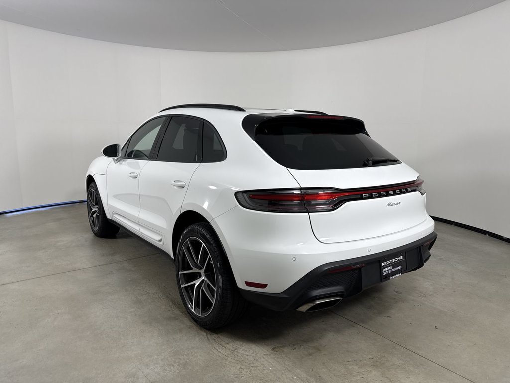 Certified 2025 Porsche Macan AWD/4WD image 3