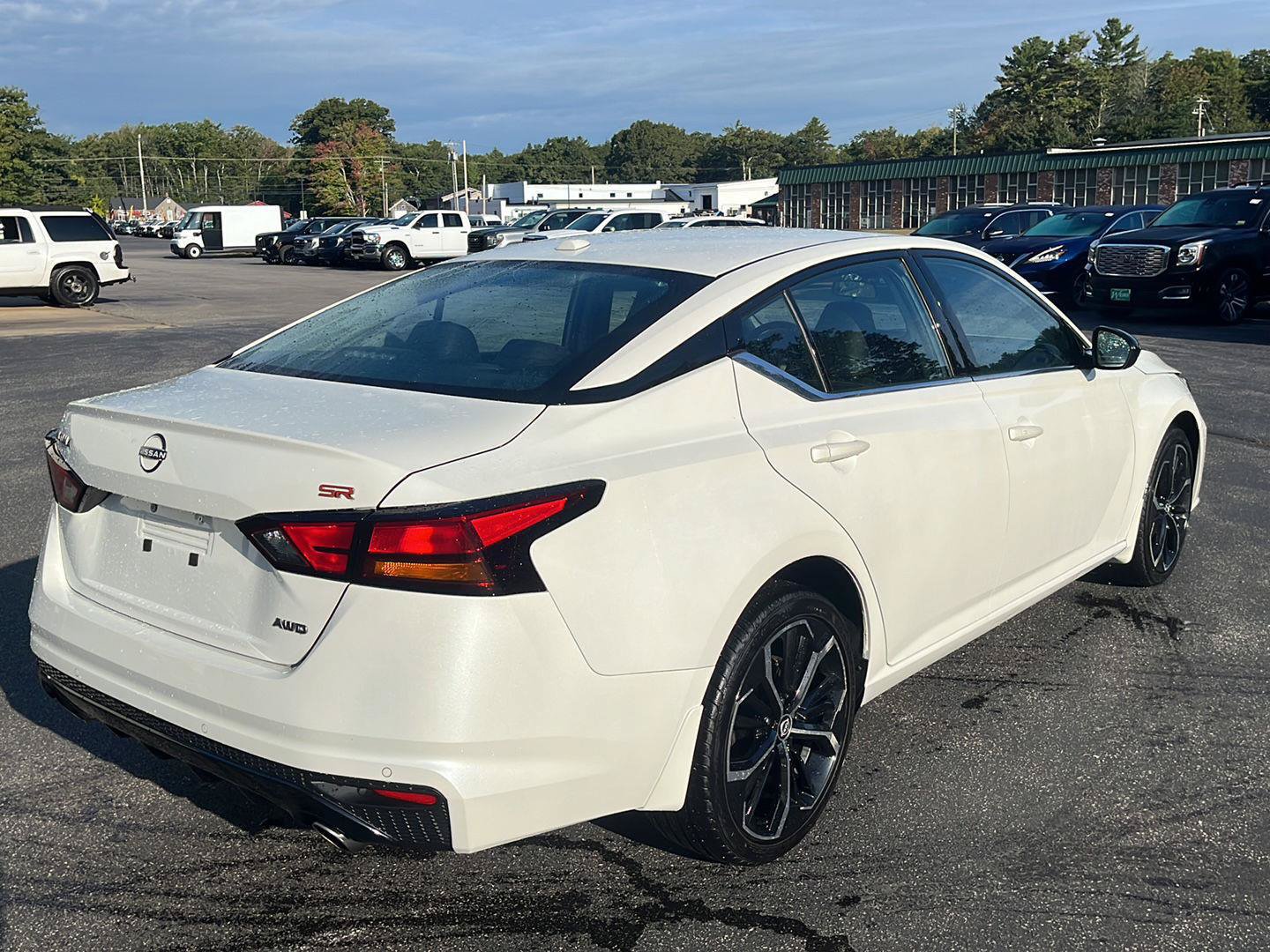Used 2024 Nissan Altima 2.5 SR w/ SR Premium Package AWD/4WD image 5