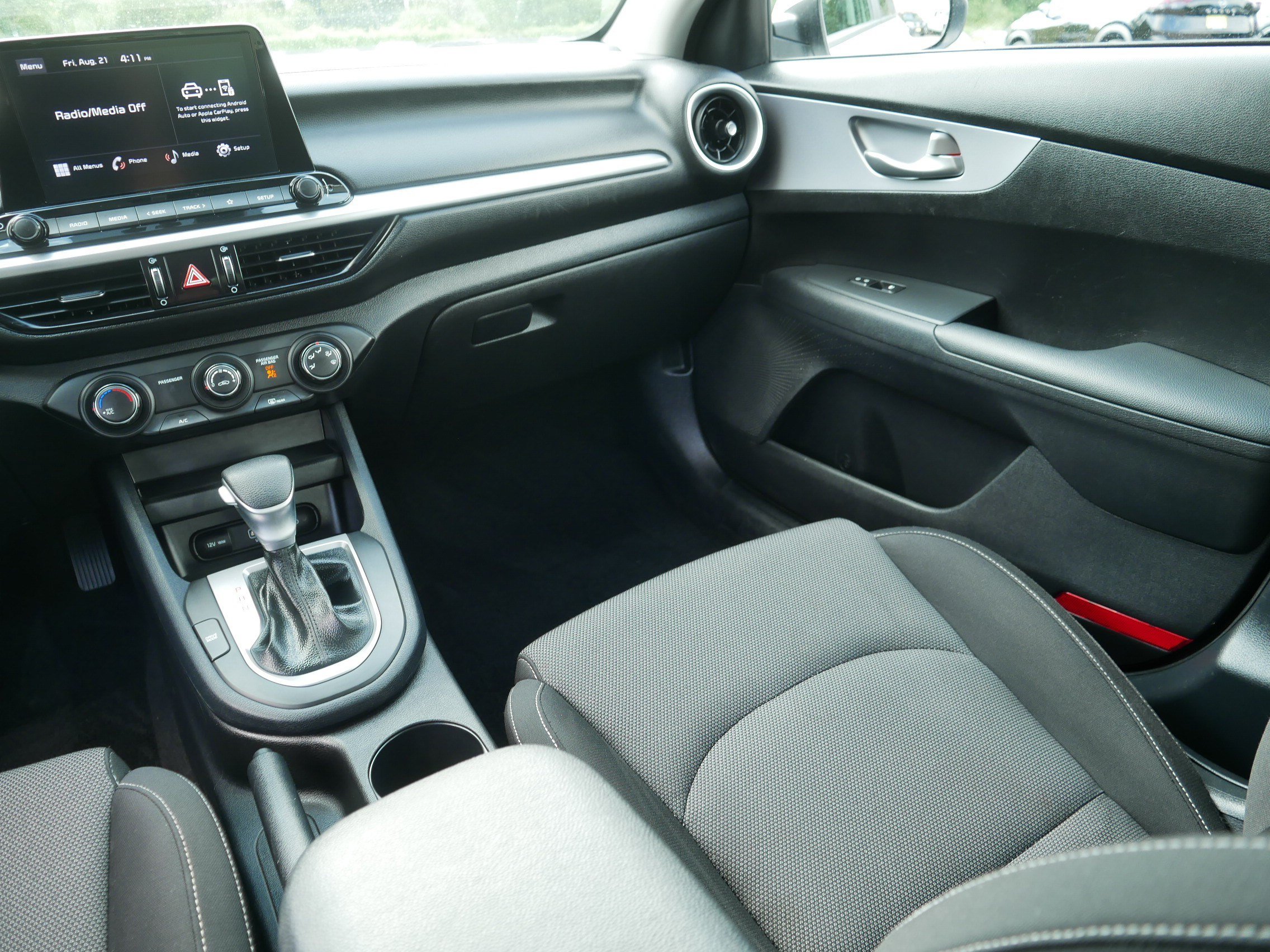 Certified 2024 Kia Forte LXS w/ LXS Technology Package FWD image 11