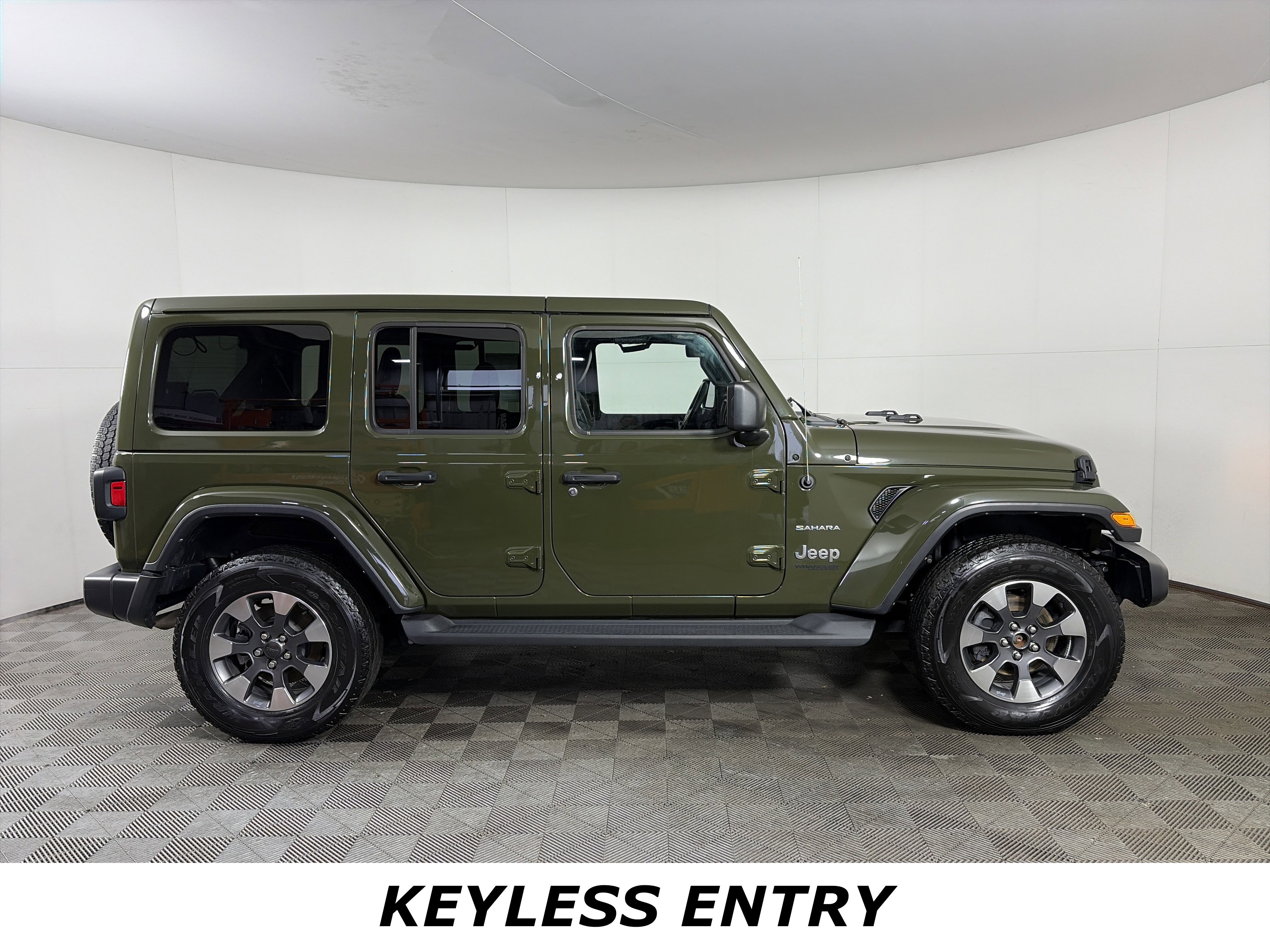 Used 2022 Jeep Wrangler Unlimited Sahara w/ Cold Weather Group image 7