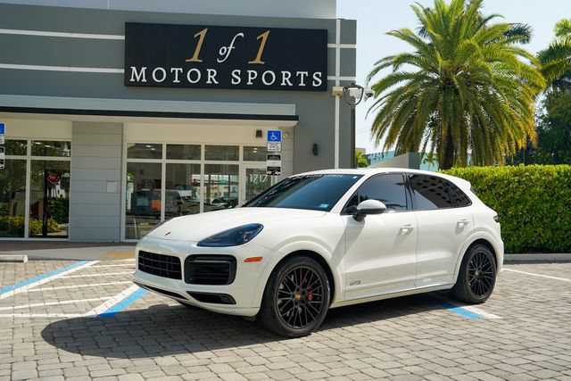 Used 2022 Porsche Cayenne GTS AWD/4WD image 1