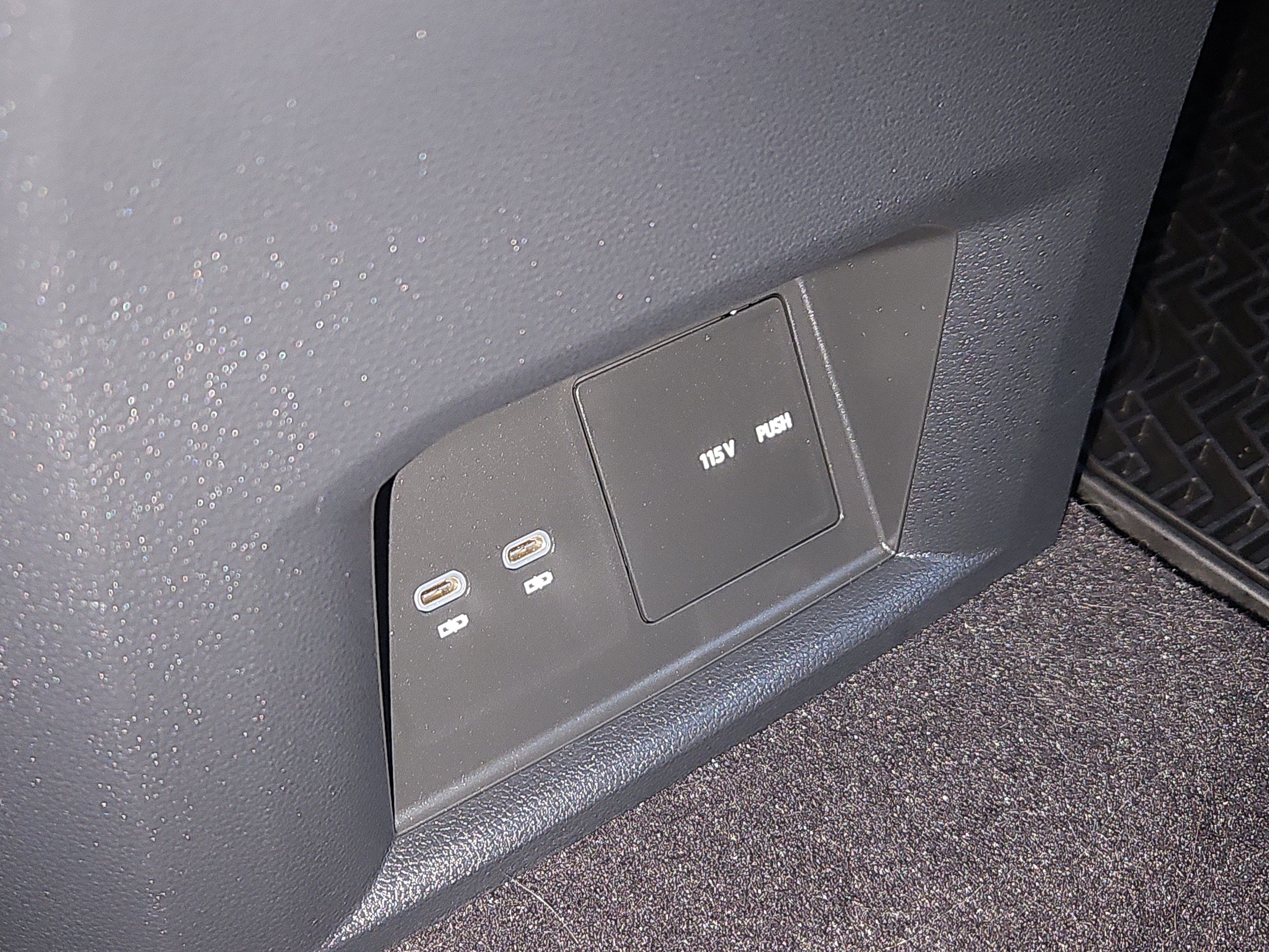 Certified 2022 Volkswagen Atlas SEL R-Line image 16