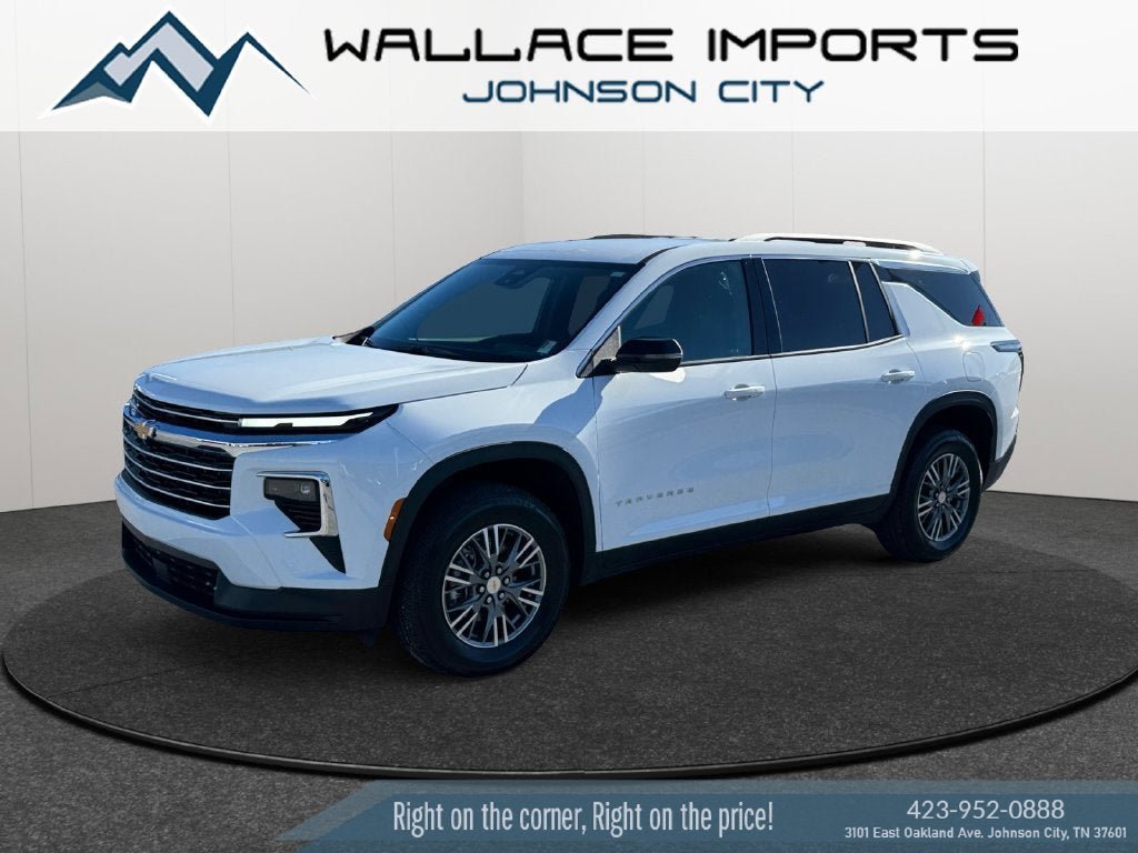 Used 2025 Chevrolet Traverse LT FWD image 2