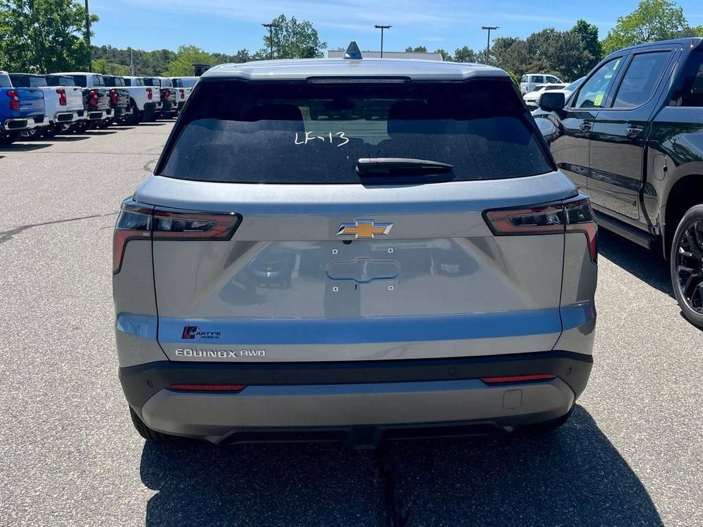 New 2026 Chevrolet Equinox LT w/ Convenience Package II AWD/4WD image 4