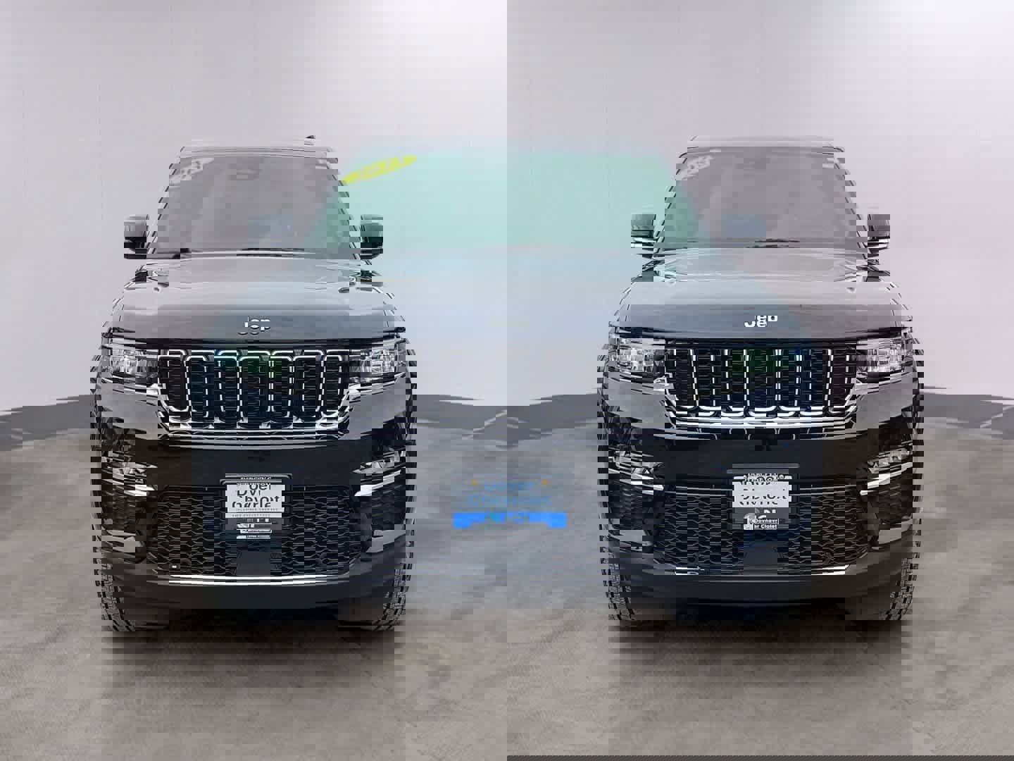 Used 2023 Jeep Grand Cherokee 4WD 4xe image 2