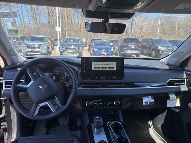 Used 2025 Mitsubishi Outlander SE image 7
