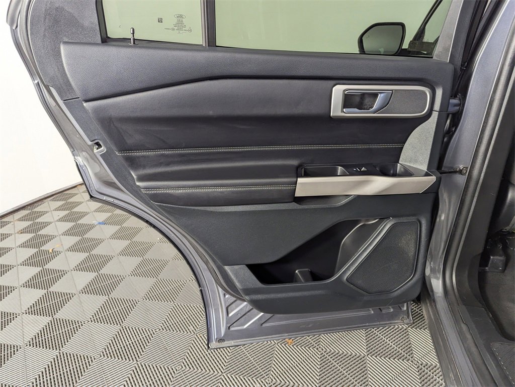 Used 2024 Ford Explorer XLT image 27