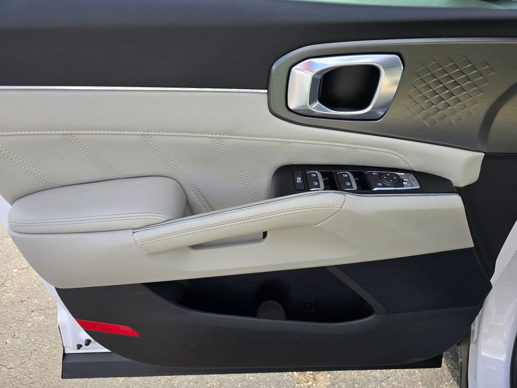 Used 2023 Kia Sorento SX image 9