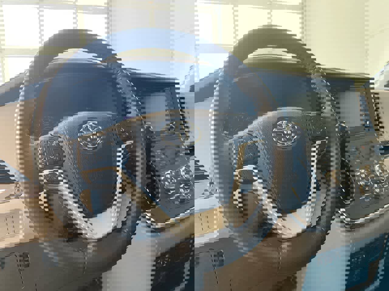 Used 2018 Toyota Sienna XLE w/ XLE Navigation Package image 14