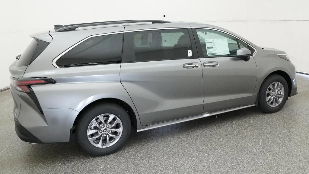 New 2026 Toyota Sienna XLE FWD image 10