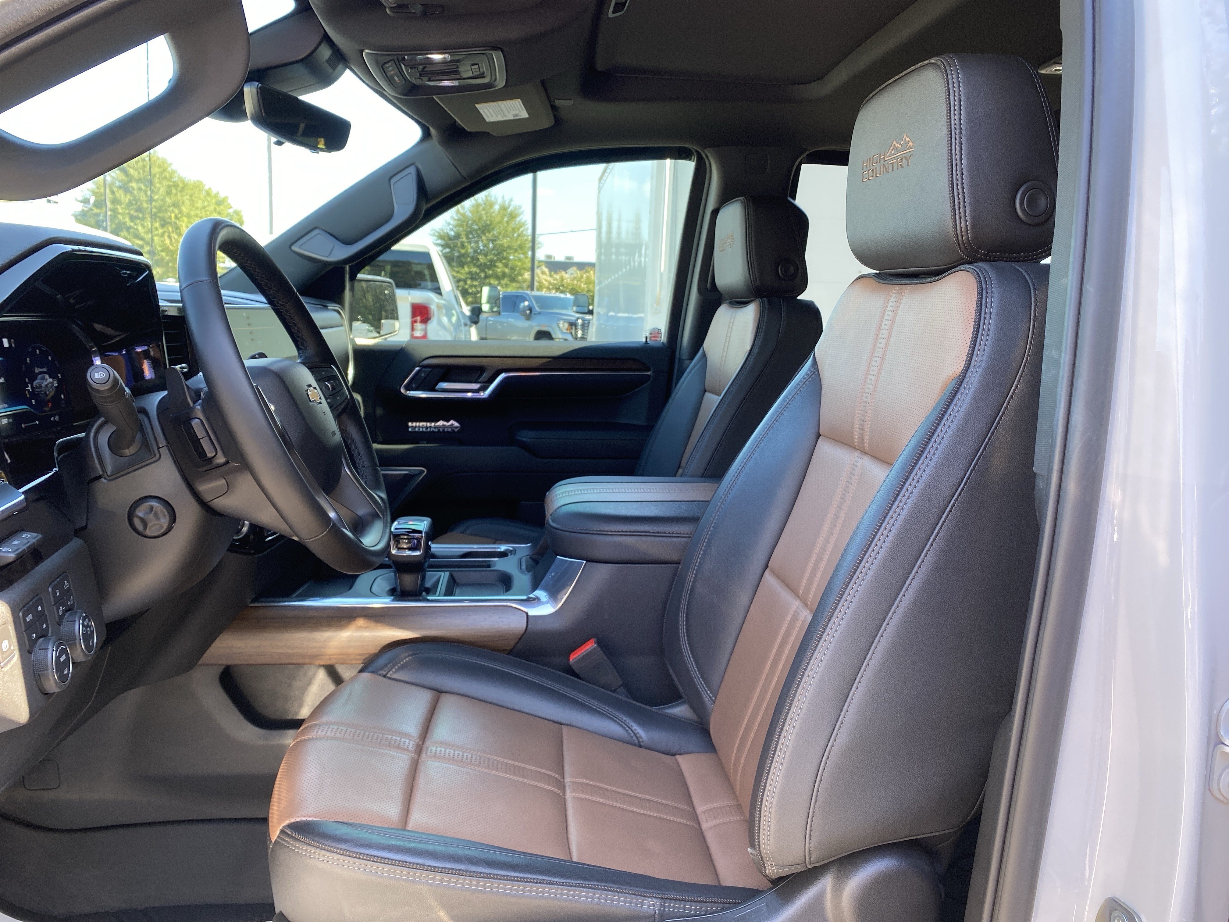 Used 2023 Chevrolet Silverado 1500 High Country w/ High Country Premium Package AWD/4WD image 16