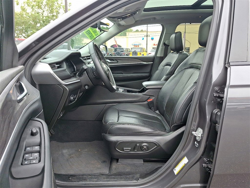 Used 2022 Jeep Grand Cherokee L Limited w/ Luxury Tech Group II image 14