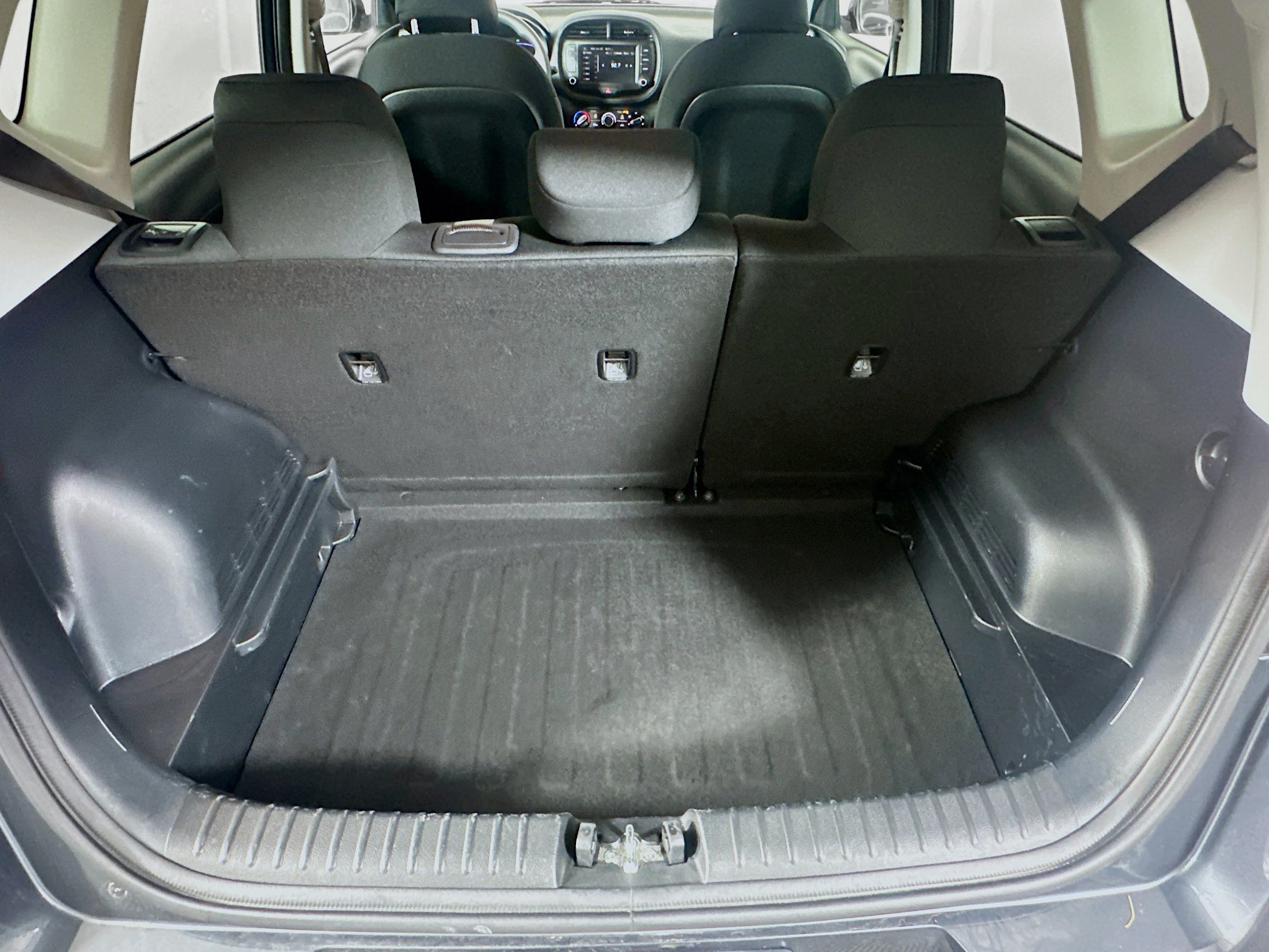 Used 2025 Kia Soul LX w/ LX Technology Package FWD image 27