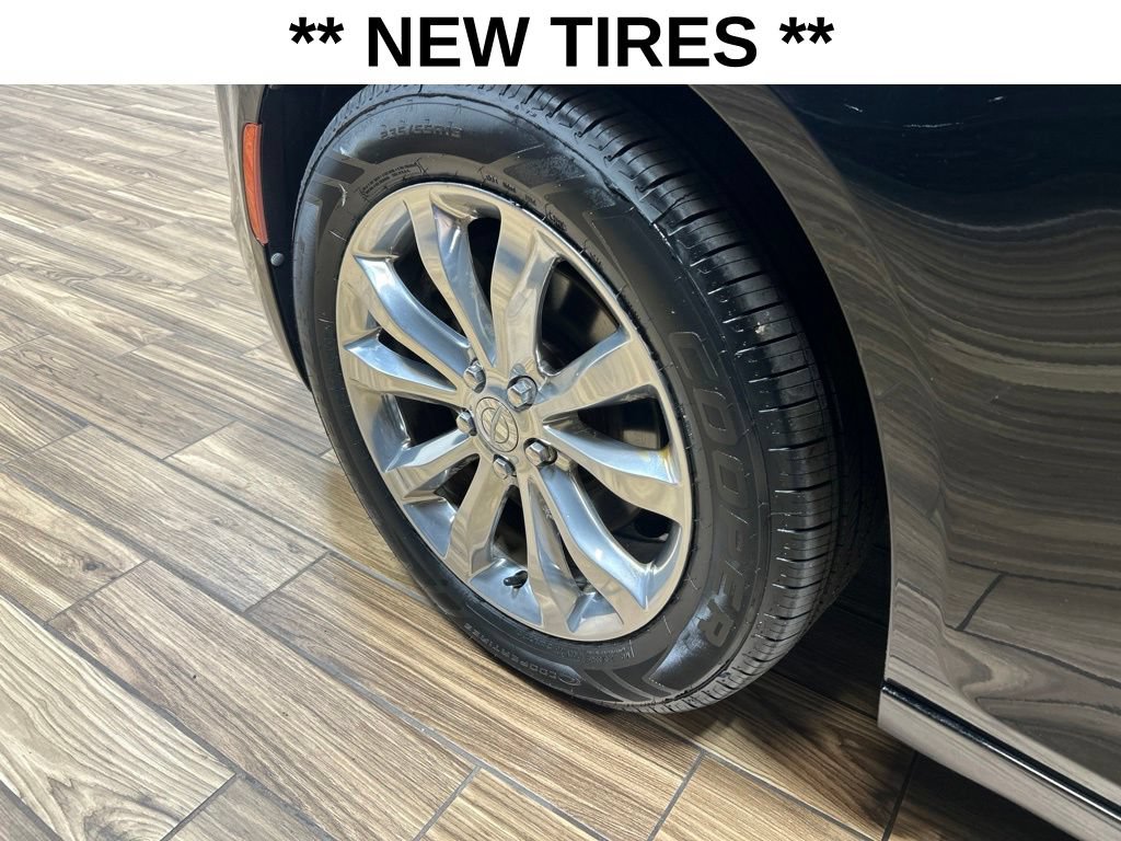 Certified 2018 Chrysler 300 Touring L AWD/4WD image 6