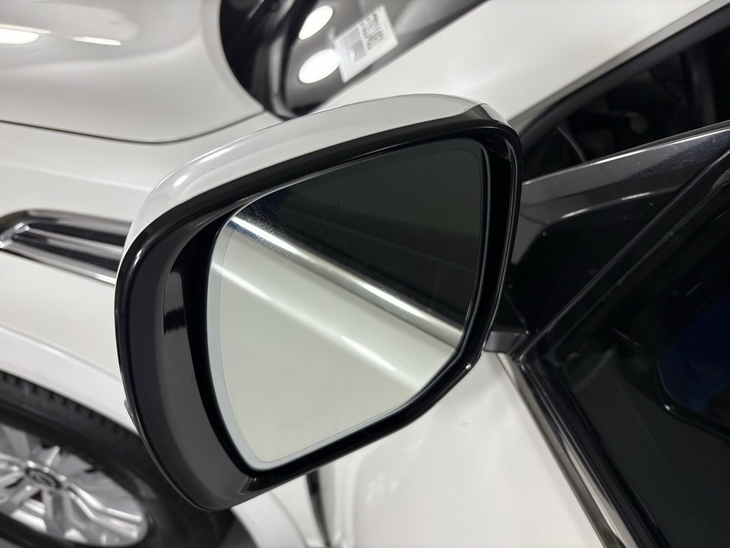 Used 2023 Nissan Armada SV image 13