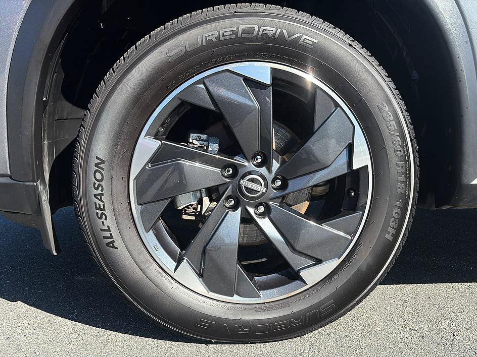 Certified 2025 Nissan Rogue SV FWD image 12