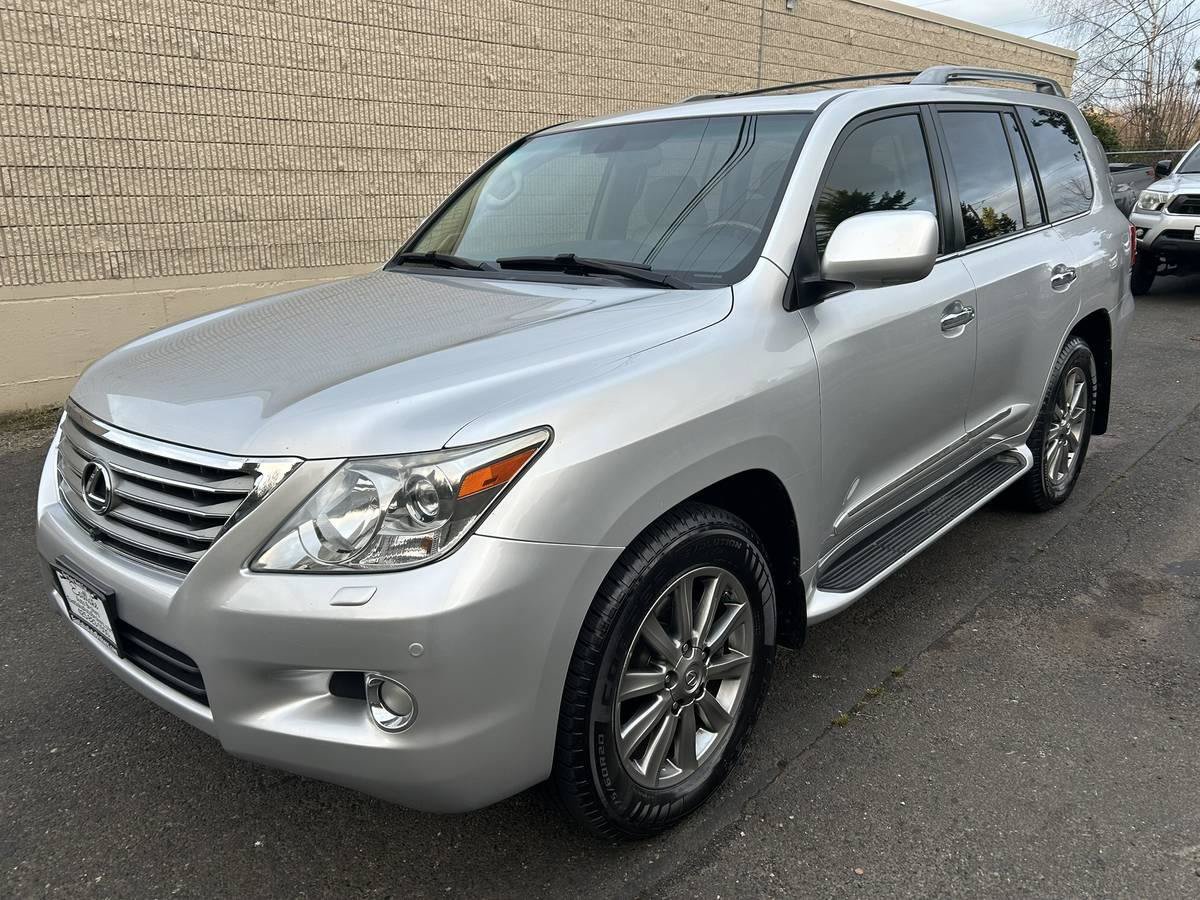 Used 2010 Lexus LX 570 4WD image 2
