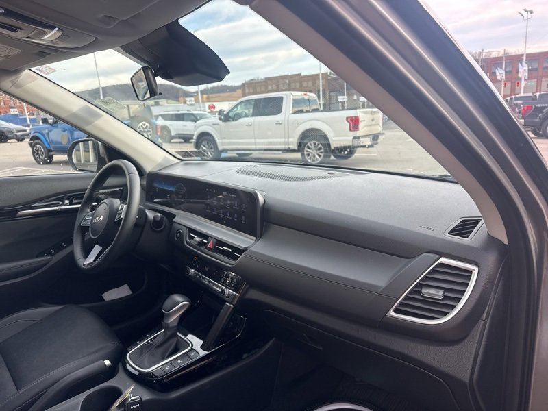 Used 2024 Kia Seltos EX image 10