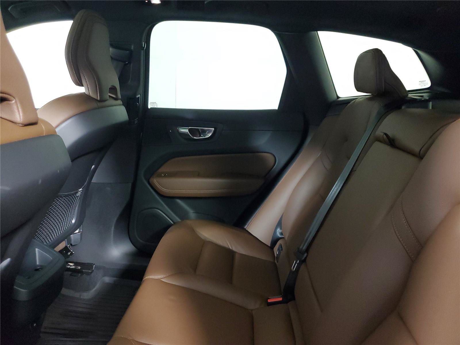 Certified 2023 Volvo XC60 B5 Plus w/ Climate Package FWD image 9