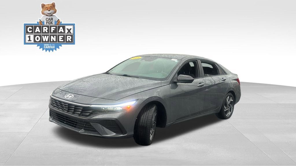 Used 2025 Hyundai Elantra Sport image 3