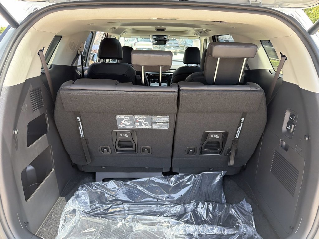 New 2027 Kia Carnival SX w/ Dark Edition Package FWD image 23