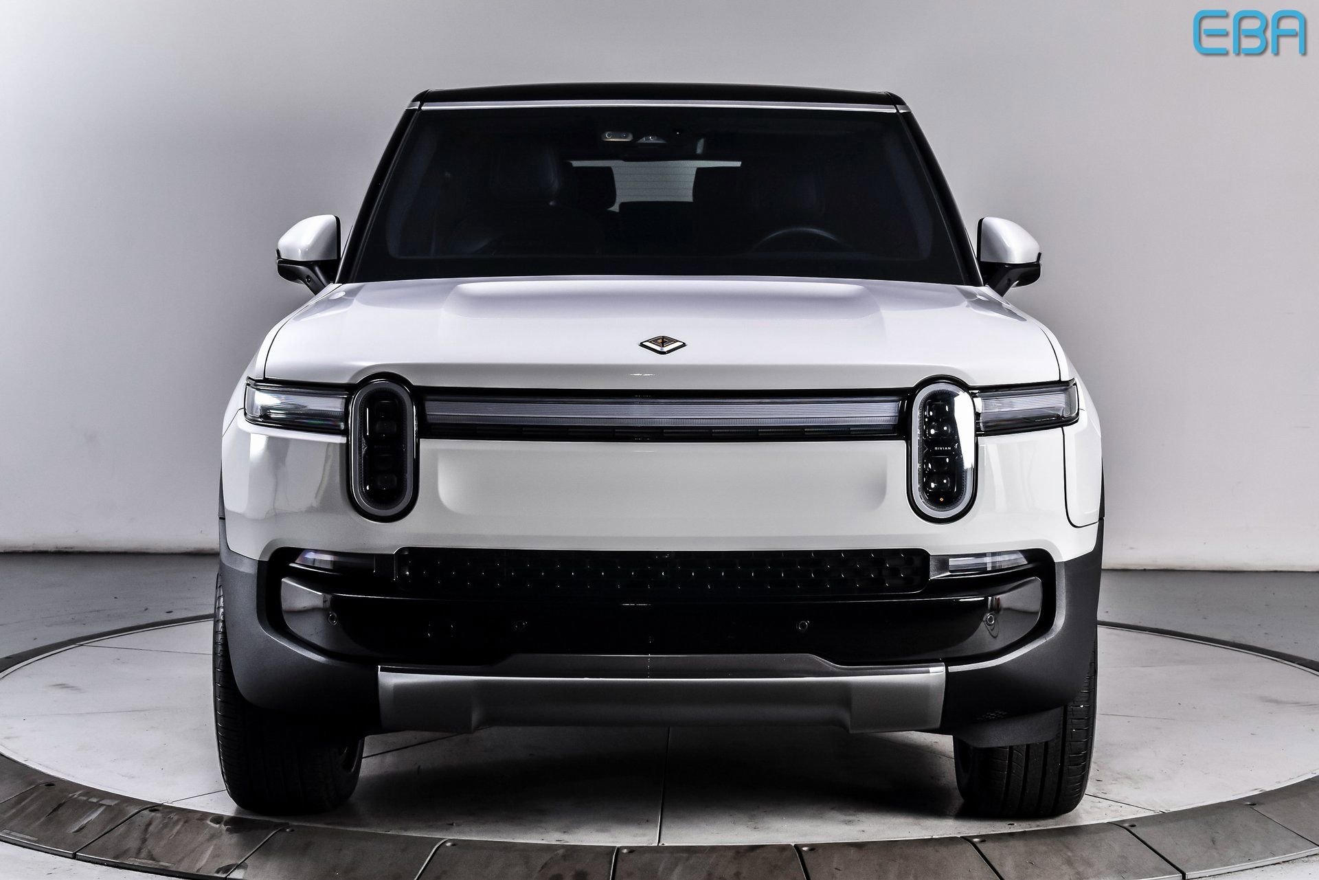 Used 2025 Rivian R1S Adventure image 8